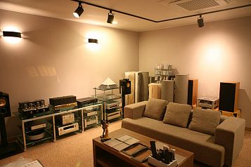  (HIFI Club automated interior)
